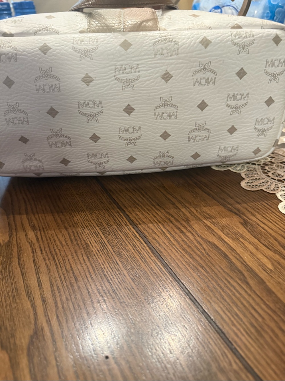 MCM White Princess Lion Tote - Picture 5 of 12